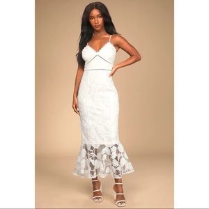 COPY - NWOT Lulus Alluring Dream White Floral Mesh Lace Trumpet Midi Dress Small